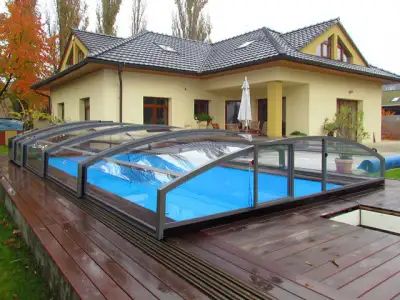 Výhody a nevýhody prenosného zastrešenia bazéna